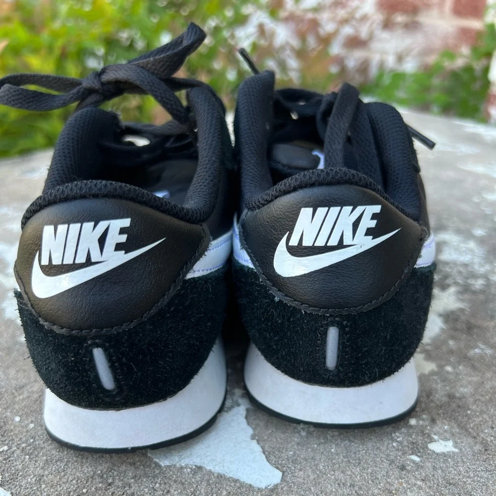 Nike MD Valiant GS Black Lace Up Low Top Sneaker Casual Shoes Size 4.5Y Boys